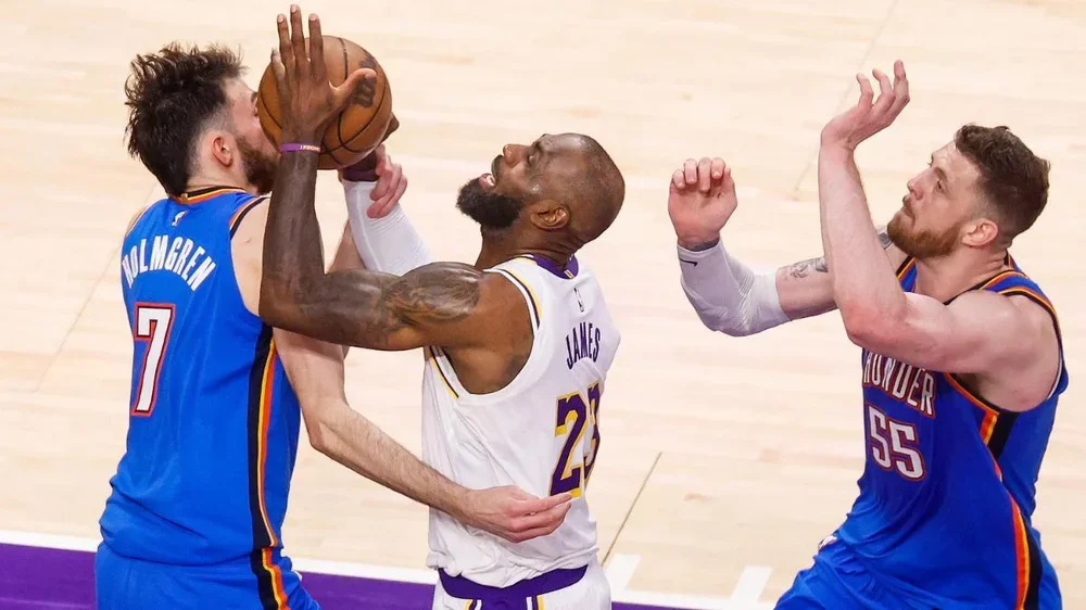 Los Thunder dejan a los Lakers al borde del abismo