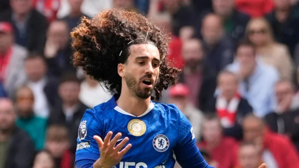 Marc Cucurella, durante el partido ante el Liverpool en Anfield